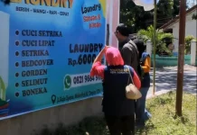 Bappenda Kota Gorontalo Kedepankan Edukasi Saat Tertibkan Reklame Tak Berizin