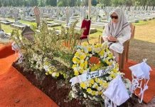 Wagub Idah Ziarah ke Makam Almarhum Rachmat Gobel di Kalibata