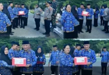 Bupati Pohuwato Serahkan SK Pensiun kepada Lima ASN Purna Tugas