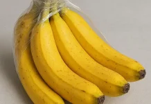 Membungkus Tangkai Pisang Bantu Perlambat Proses Pematangan Buah