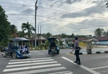 Brimob Polda Gorontalo Kawal Keselamatan Pelajar Menyeberang di Tibawa