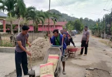 Gotong Royong Hari Kesembilan Jaga Kualitas Cor Jalan Isimu Raya