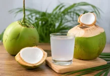 Mitos atau Fakta? Air Kelapa Benar-Benar Bisa Menetralkan Racun?