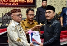 Bupati Gorontalo Serahkan Ranperda RTRW ke DPRD untuk Dibahas
