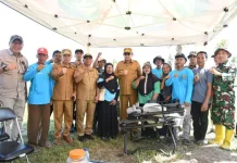 Rasakan Manfaat Alsintan, Petani Randangan Berterima Kasih Kepada Gubernur Gusna