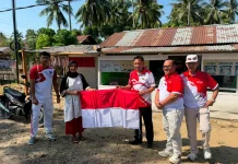 Kemenag Kabgor Bagikan 500 Bendera Merah Putih Sambut HUT Kemerdekaan