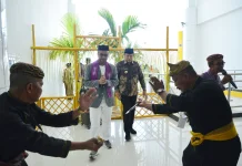 Tiba di Gorontalo, Dubes UEA untuk RI disambut adat Mopotilolo