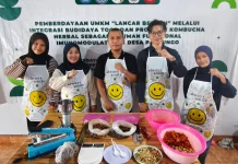 Dosen UNG Dampingi UMKM Lancar Berkah Kembangkan Kombucha Herbal