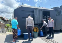 Polres Boalemo Salurkan Air Bersih untuk Warga Desa Lamu