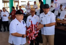 Gubernur Goorntalo Serahkan Bantuan Kapal 5 GT untuk Nelayan Bone Bolango