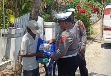 Satlantas Polres Bone Bolango Bagikan Sembako dan Edukasi Keselamatan
