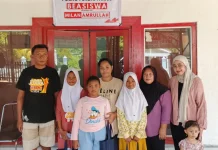 Posko Beasiswa Milan Amrullah Dibuka, Salurkan 100 Seragam ke Pedalaman Mongiilo
