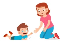 Anak Tantrum, Harus Dipeluk atau Dibiarkan?