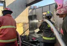 Dit Samapta Bersama Tim Gabungan Padamkan Kebakaran Rumah di Biawu