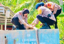 Polwan Polda Gorontalo Salurkan Air Bersih untuk Warga