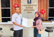 Kanwil Kemenkum Gorontalo Serahkan Sertifikat Hak Cipta “Manis yang Tertinggal”