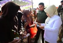 Wagub Idah Layani Warga di Pasmur Bersubsidi Telaga Jaya