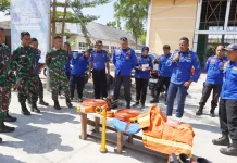 Damkar Gorontalo dan Yonif 713 Padamkan Kebakaran Lahan di Ayula