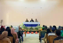 Gubernur Gusnar Salurkan 100 Paket Bantuan Pangan untuk Warga Limehe Timur