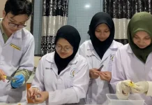 Mahasiswa Farmasi UNG Kembangkan Nampan Buah Ramah Lingkungan