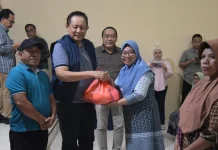 Hujan Guyur Bone Pesisir saat Gubernur Gorontalo Bawa Sembako