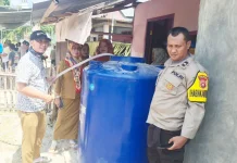 Dinsosdukcapil Pasok Air Bersih di Tiga Desa yang Alami Kekeringan