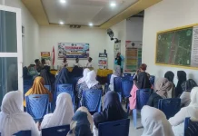 Bhabinkamtibmas Kawal Transparansi APBDes Desa Molombulahe Paguyaman
