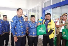 Sebanyak 225 Paket Bahan Pangan Dibagikan ke Insan Transportasi dan Masyarakat
