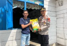 Polsek Paguyaman Salurkan Bantuan Beras ke Warga Pelosok Paguyaman