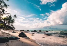 Pantai Karang Papak, Pesona Pesisir Garut Selatan dengan Kolam Alami