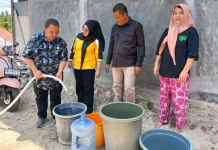 Dinsosdukcapil Gorontalo Salurkan 18.200 Liter Air Bersih untuk 398 Warga Bonebol