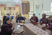 Mahasiswa UNG dan Kadinsosdukcapil Bahas Strategi Pengentasan Kemiskinan