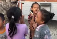 Senyum Bahagia Anak-anak Bone Pantai daat Petugas BPBD Gorontalo Salurkan Air