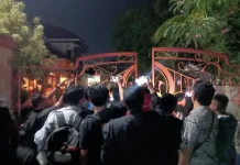 Tim Penyidik KPK RI Geledah Rumah Mewah di Kota Gorontalo