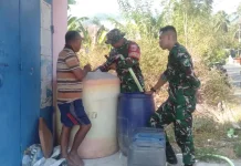 TNI Hadir Kirim Air Bersih, Warga Terdampak Kekeringan Mengaku Sangat Terbantu