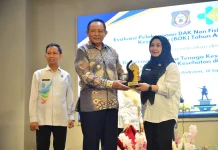 Apresiasi Nakes, Gubernur Gorontalo Sampaikan Penghargaan Kemendagri