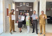 Kadis PPPA-PMD Terima Sertifikat Hak Cipta Si Yana dan EWS Bullying