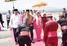 Kapolda Baru Irjen Pol Nurworo Danang dan Istri Disambut Adat Mopotilolo