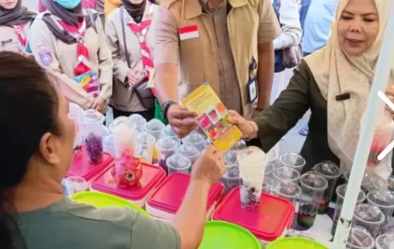 BBPOM Gorontalo Uji Takjil di Menara Limboto, Hasilnya Aman