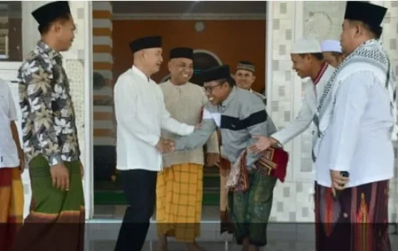 Bupati Pohuwato Salat Jumat di Buntulia