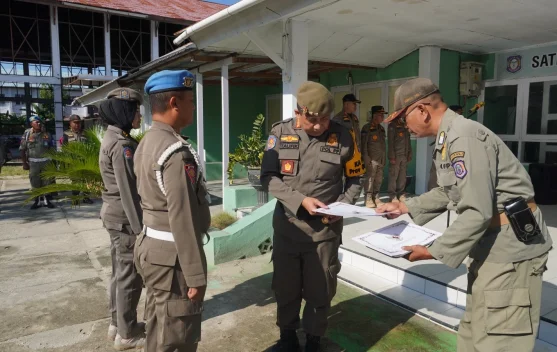 Berkompeten, Anggota Satpol PP Terima Sertifikat Pelatihan Dasar Angkatan