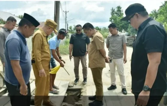 Bupati Pohuwato Tinjau Jembatan Rusak di Desa Soginti