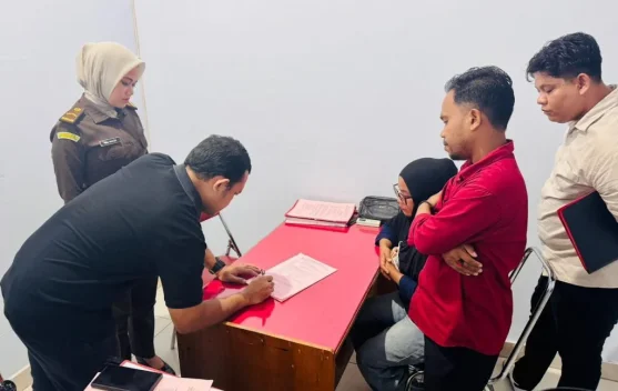 Polisi  Serahkan Tersangka Kasus Penipuan ke Kejaksaan Gorontalo