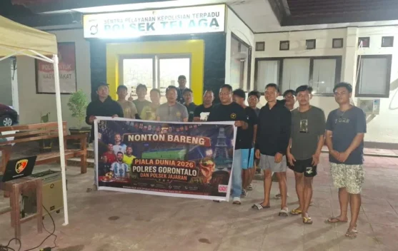 Nonton Bareng PIala Dunia, Polsek Telaga dan Warga Justru Makin Mesra