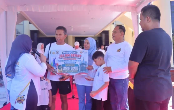 Warga Pohuwato Raih Hadiah Umroh di Hari Bhayangkara ke-80