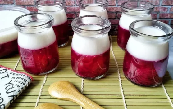 Puding Buah Naga Lapis Susu