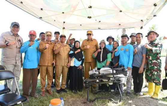 Rasakan Manfaat Alsintan, Petani Randangan Berterima Kasih Kepada Gubernur Gusna