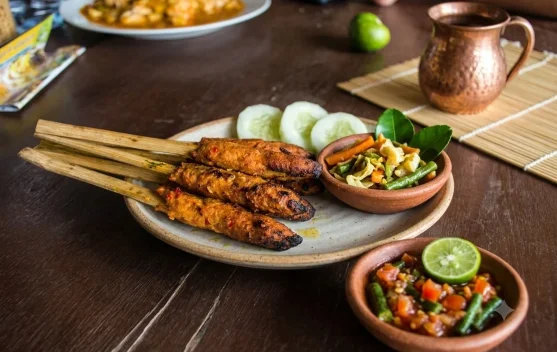 Sate Pusut, Kuliner Khas Lombok yang Sarat Rempah dan Tradisi Sasak