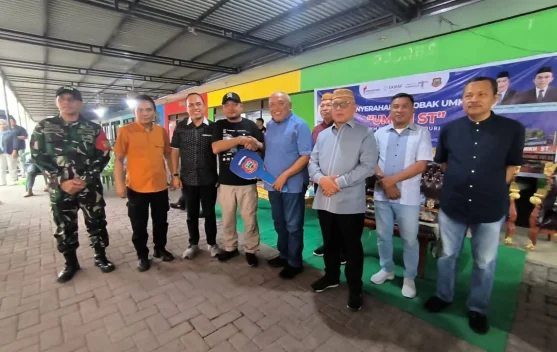 Serahkan Bantuan Booth, Sofyan Minta UMKM Tidak Menempati Trotoar dan Bahu Jalan