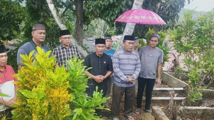 Jamaah Masjid Al Muttaqin Ziarah Kubur Bersama Sambut Ramadhan